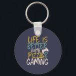 Porte-clés La vie est meilleure avec la pizza et le jeu vidéo<br><div class="desc">Life is Better With Pizza and Gaming. Conception amusante et humoristique pour les joueurs, les geeks et les geeks. Cette marchandise cool et géniale est idéale pour ceux qui aiment jouer aux jeux vidéo et manger de la pizza. Parfait pour célébrer la Journée nationale des Jeux Vidéos en mangeant des...</div>