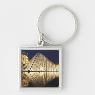 Porte-clés La vue nocturne de la Pyramide de verre du Musée d