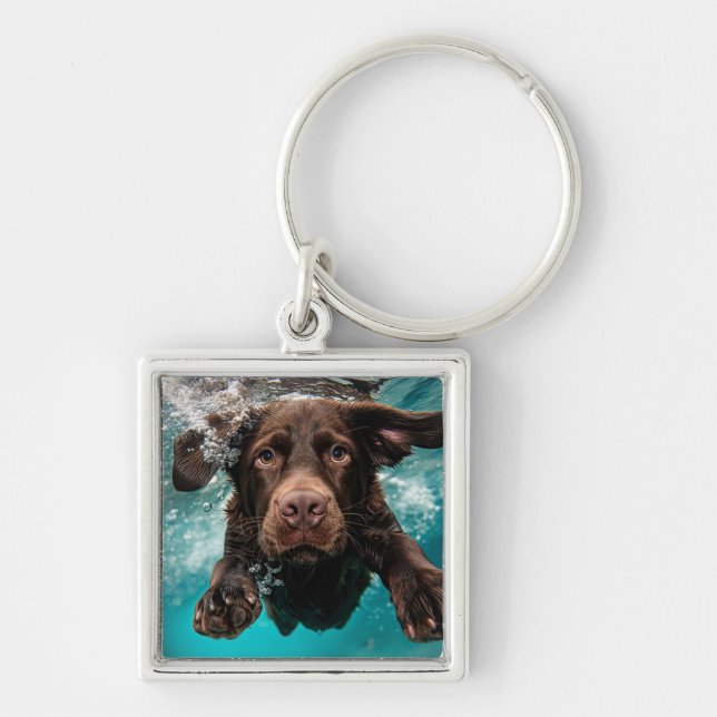 Porte-clés Labrador chocolat joueur nageant sous l'eau (Devant)