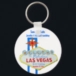 Porte-clés Las Vegas Enregistrer la date Customisée Occasion<br><div class="desc">Faites de vos porte - clés Las Vegas personnalisés comme un plaisir à enregistrer la date de l'annonce ou comme une faveur de fête pour toute occasion spéciale. Le design est orné du célèbre panneau d'accueil du Strip.</div>