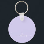 Porte-clés Lavande Purple Script Moderne Fille Monogramme Nom<br><div class="desc">Lavande Purple Simple Script Monogramme Nom Clés (Porte - clé). Cela rend le cadeau parfait pour 16 ans,  mariage,  douche nuptiale,  anniversaire,  baby shower ou bachelorette pour quelqu'un qui aime le luxe glam et les styles chic.</div>