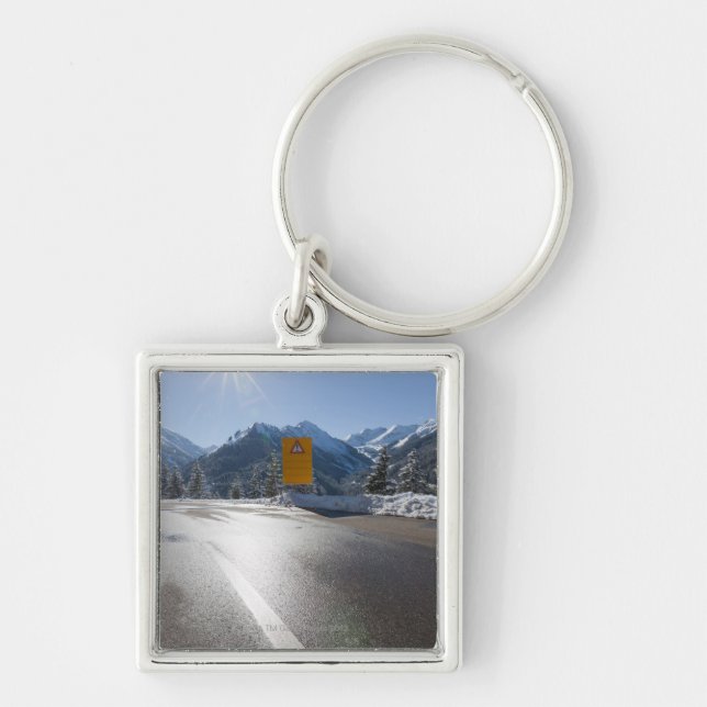 Porte-clés le panneau d'affichage sur une route d'hiver, (Devant)