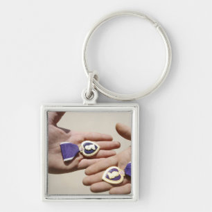 Porte-clés Les destinataires de Purple Heart montrent leurs