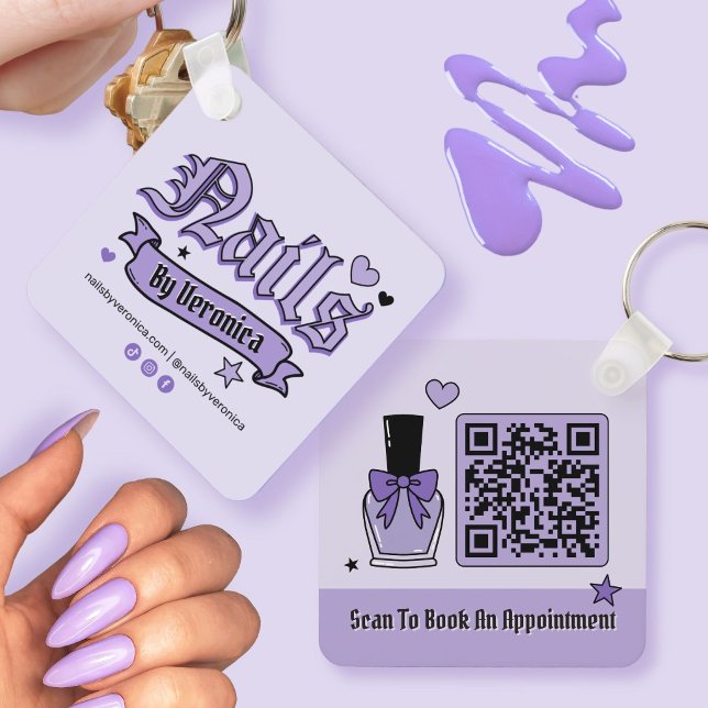 Porte-clés Lettre gothique violette Qr Code Onglerie  (Purple Gothic Lettering Qr Code Nail Tech Keychain)