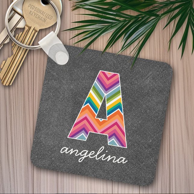 Porte-clés Lettre Monogramme A en tableau noir avec Chevrons  (Personalized keychain - add a monogram and name)