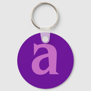 Porte-clés Lettre ou texte pourpre sur des T-shirts et des