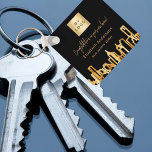Porte-clés Logo de l'agent immobilier de la ville en or noir<br><div class="desc">Un arrière - plan noir,  avec un skyline de ville en faux or comme décor. Personnalisez et ajoutez le logo de votre entreprise et un texte à l'avant. Lettres d'or</div>
