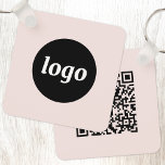 Porte-clés Logo simple Code QR Business Blush Rose<br><div class="desc">Ajoutez votre propre logo et votre code QR à ce design professionnel minimaliste saisissant. Idéal pour l'image de marque des employés ou comme produit promotionnel pour vos employés,  clients et clients. Idéal pour un salon professionnel ou un événement d'entreprise.</div>