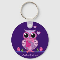 Love Owl portant un Porte - clé de coeur et de tex