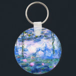 Porte-clés Lys d'eau rose Monet<br><div class="desc">Un porte - clé Monet rose nénuphars bouton avec de belles nénuphars roses flottant dans un étang bleu calme avec des nénuphars. Un grand cadeau Monet pour les amateurs d'impressionnisme et d'art français. Impressionnisme nature serein avec de belles fleurs et paysage d'étang pittoresque.</div>