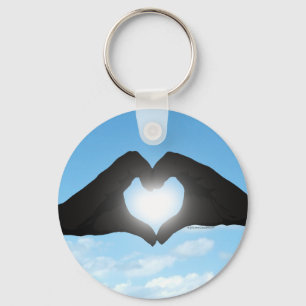 Porte-clés Mains en silhouette de forme de coeur sur le ciel