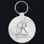 Porte-clés Marbre Nom et monogramme du Groomsman personnalisé<br><div class="desc">Elégant Black and White Personnalisé Groomsman Cadeaux avec monogramme personnalisé en gris élégant style de police avec nom et titre de groomsman dans le style de police serif classique sur arrière - plan en marbre blanc. Parfait aussi pour le meilleur homme, père de la mariée, demoiselle d'honneur, fille de fleurs,...</div>