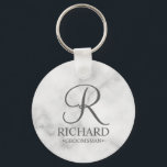 Porte-clés Marbre Nom et monogramme du Groomsman personnalisé<br><div class="desc">Elégant Black and White Personnalisé Groomsman Cadeaux avec monogramme personnalisé en gris élégant style de police avec nom et titre de groomsman dans le style de police serif classique sur arrière - plan en marbre blanc. Parfait aussi pour le meilleur homme, père de la mariée, demoiselle d'honneur, fille de fleurs,...</div>