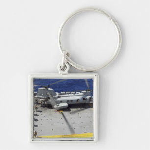 Porte-clés Marines embarquent un hélicoptère CH-46E Sea Knigh