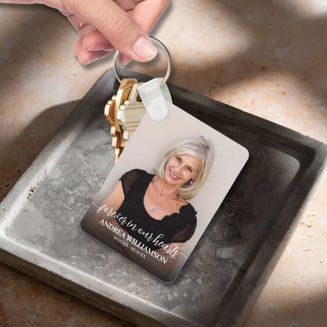 Porte-clés Mémorial de photo de script moderne pour toujours  (Modern script Forever in Our Hearts photo memorial double-sided keychain)