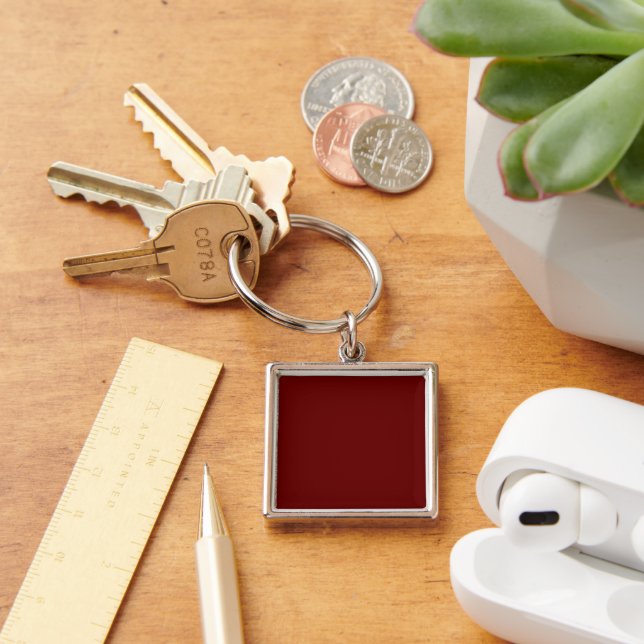 Porte-clés métallique carré rouge sang (Bureau)