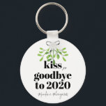 Porte-clés Mistletoe Kiss Adieu à 2020 Do-Over Humour drôle<br><div class="desc">Peut être customisé pour répondre à vos besoins. Les couleurs et les polices peuvent être modifiées pour correspondre à votre thème. © Gorjo Designs. Fait pour vous via la plateforme Zazzle. // Besoin d'aide pour customiser votre design ? Vous avez d'autres idées ? N'hésitez pas à me contacter (Zoe) directement...</div>