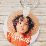 Porte-clés Modern Simple Script Ajouter votre nom et photo<br><div class="desc">Le design est moderne et simple. Ajoutez une photo personnalisée et ajoutez son nom. La couleur de la typographie fonctionne le mieux sur une photo qui a de la couleur à la partie typographique pour qu'elle apparaisse.</div>