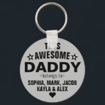 Porte-clés Moderne Ce Magnifique Papa Appartient À La Fête de<br><div class="desc">Personnalisé Ce merveilleux papa appartient à Star Fête des pères Porte - clé gris argent Personnalisez-le avec les noms de vos enfants.</div>