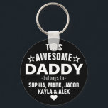 Porte-clés Moderne Ce Magnifique Papa Appartient À La Fête de<br><div class="desc">Personnalisé Ce merveilleux papa appartient à Star Fête des pères Porte - clé Personnalisez-le avec les noms de vos enfants.</div>