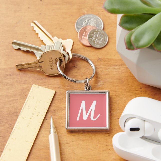 Porte-clés Moderne Élégant Rose Corail et Monogramme Blanc (Bureau)