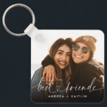 Porte-clés Moderne Élégant Script Coeur Bestfriends BFF Photo<br><div class="desc">Offrez à vos meilleurs amis quelque chose de mémorable, unique et beau comme ce porte - clé photo keepsaké avec un script élégant moderne en lettres de "bestfriends" avec un petit coeur mignon au centre. Un cadeau customisé chic et design pour les BFF. (Photo de placement d'Omar Lopez sur Unsplash....</div>
