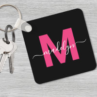 Monogramme de nom à l'écriture noire rose vif