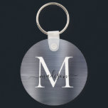 Porte-clés Monogramme de style féminin en métal brossé gris a<br><div class="desc">Porte-clés monogramme de style féminin en métal brossé en acier gris argenté</div>