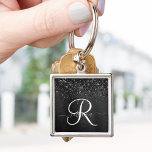 Porte-clés Monogramme d'étincelle à Parties scintillant noire<br><div class="desc">Personnalisez facilement ce design porte - clé élégant et branché avec une jolie parties scintillant brillante noire sur un arrière - plan métallique brossé noir.</div>