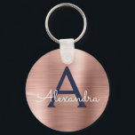 Porte-clés Monogramme en acier inoxydable or rose Navy Blue<br><div class="desc">Élégant porte-clés métallisé en faux acier inoxydable or rose et bleu marine. Ces porte-clés peuvent être personnalisés avec votre initiale et votre prénom. Ces porte-clés font de superbes cadeaux d'anniversaire,  de douche de mariée ou de fête de bachelorette.</div>