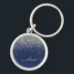 Porte-clés Monogramme Pailleté Fille Bleu Navy Argenté<br><div class="desc">Porte-clés Monogramme Script Pailleté Argent et Bleu Navy. C'est le cadeau parfait pour un anniversaire sweet 16,  un mariage,  une douche de mariée,  un anniversaire de mariage,  une baby shower ou une soirée d'enterrement de vie de jeune fille pour quelqu'un qui aime le luxe glamour et les styles chics.</div>