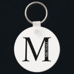 Porte-clés Monogramme personnalisé et Porte - clé de nom<br><div class="desc">Monogramme personnalisé et cadeau de nom caractéristiques monogramme personnalisé et nom dans le style de police serif classique. Parfait comme cadeaux de fête des pères pour papa,  cadeaux pour les groomsmen et pour toute occasion spéciale.</div>