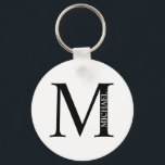 Porte-clés Monogramme personnalisé et Porte - clé de nom<br><div class="desc">Monogramme personnalisé et cadeau de nom caractéristiques monogramme personnalisé et nom dans le style de police serif classique. Parfait comme cadeaux de fête des pères pour papa,  cadeaux pour les groomsmen et pour toute occasion spéciale.</div>