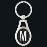 Porte-clés Monogramme personnalisé moderne noir et nom<br><div class="desc">Conception de monogramme moderne avec lettre de monogramme personnalisée "M" et nom en style de police sans empattement gras moderne.

Cadeau idéal pour lui,  cadeau pour la fête des pères,  cadeau pour garçon d'honneur et plus encore.</div>