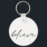 Porte-clés Motivational Believe manuscrit noir Script<br><div class="desc">Motivational Believe Handwriting Script Typography Un seul mot inspirant à porter avec vous. Ce design minimaliste a le style d'écriture manuscrite sur blanc. Le texte peut être changé en une couleur différente si vous le souhaitez.</div>