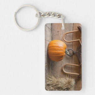 Porte-clés Musée des Fermiers. Citrouille dans une grange ave