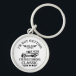 Porte-clés né en 1956 vintage anniversaire homme cadeau<br><div class="desc">Vous pouvez ajouter un peu d'originalité à votre collection de placards avec ce design graphique classique vintage camion avec une police de typographie impressionnante, est une excellente idée cadeau pour les hommes, femmes, maris, femme petite amie, et un petit ami qui aimeront cette oeuvre unique. Le meilleur cadeau de vacances...</div>