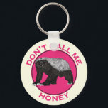 Porte-clés Ne m'appelez pas Chérie Mouvement féministe rose B<br><div class="desc">'Ne m'appelez pas Chérie' Un design rose et noir d'art féministe amusant. Les blaireaux miel sont vraiment les animaux les plus coriaces de la planète. Les blaireaux miel s'attaquent aux lions, aux serpents et à tout ce qui se met en travers de leur chemin. Ce design de porte-clés blaireau miel...</div>