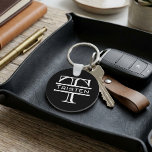 Porte-clés Noir Blanc Monogramme Classique Nom<br><div class="desc">Could you please provide the German sentence you’d like translated into French?</div>