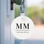Porte-clés Noir blanc monogramme initiales nom minimaliste<br><div class="desc">Arrière - plan blanc et texte noir. Personnalisez et ajoutez vos initiales et votre nom de monogramme. Pour lui et elle.</div>