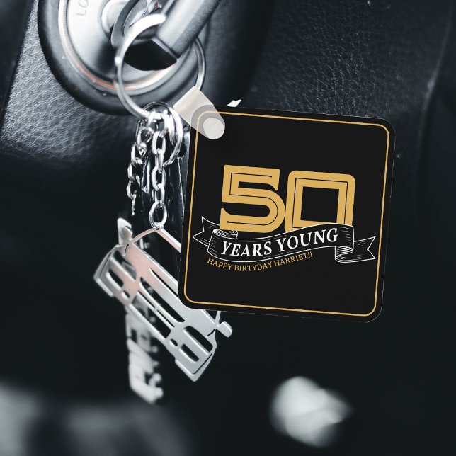 Porte-clés Noir & Or 50 ans Jeune bannière 50e anniversaire (Black & Gold 50 Years Young Banner 50th Birthday Keychain)