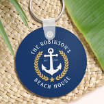 Porte-clés Nom de famille Beach House Ancre Gold Laurel Marin<br><div class="desc">Un élégant Porte - clé à thème nautique avec votre nom de famille personnalisé et maison de plage, maison de lac, ou autre texte désiré avec sa date établie. Doté d'une ancre de bateau conçue sur mesure avec des feuilles de laurier de style or et d'une étoile en bleu marine...</div>