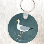 Porte-clés Nom de mouette mignonne<br><div class="desc">Une mouette coquine debout au bord de l'océan. Idéal pour les amateurs d'oiseaux sadiques et de la côte. Personnalisez en modifiant ou en supprimant le nom.</div>