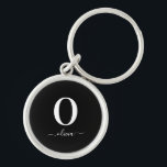 Porte-clés Nom de script Monogramme Personnalisé Noir Et Blan<br><div class="desc">Ce monogramme élégant et design élégant de nom de script peut être offert comme cadeau pour un anniversaire,  une faveur de mariage,  une douche nuptiale ou toute occasion. Il peut être customisé avec l'initiale et le nom de la personne.</div>