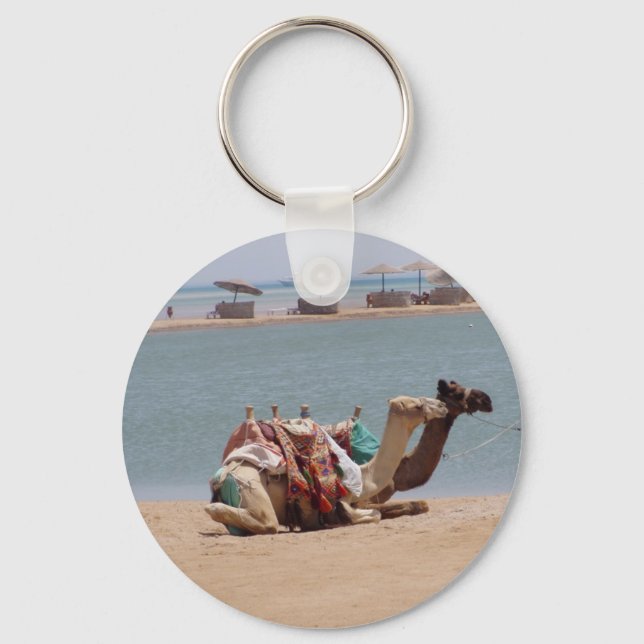 Porte-clés Paire De Chameaux Traditionnels Assis À La Plage. (Recto)