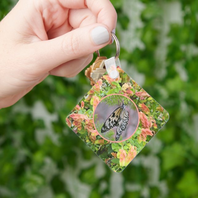 Porte-clés Papillon parmi les fleurs (main)