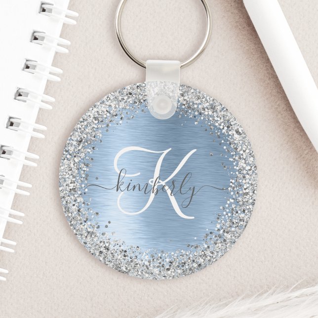 Porte-clés Parties scintillant en argent brossé bleu Nom du m (This blue brushed metal glitter keychain is a chic and stylish way to personalize your keys)