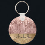 Porte-clés Parties scintillant rose Rose or gouttes de goutte<br><div class="desc">Parties scintillant d'or rose moderne, luxe, goutte à goutte d'or et or rose couleur parties scintillant rayures de porte - clé monogramme personnalisé. Ce design présente des rayures de parties scintillant étincelantes et du métal brossé en or, ainsi que des parties scintillant de couleur or rose rose rousse avec nom...</div>