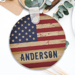 Porte-clés Personalized American Flag Rustic Wood Patriotic<br><div class="desc">USA American Flag keychain in a distressed worn rustic wood design. Show your American pride and add a fun game to your 4th of July party or give a special gift with this USA American Flag keychain in a distressed worn grunge design. This united states of america flag keychain design...</div>