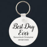 Porte-clés Personalized Best Day Ever Wedding<br><div class="desc">Personalized with your names and wedding date these "Best Day Ever" key ring is an elegant and fun souvenir favor for your guests. Beautiful,  simple,  script,  handwritten style type to delight you family and friends.</div>